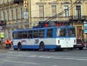 В Петербурге пьяная компания остановила троллейбус и избила водителя со стажером В Петербурге пьяная компания остановила троллейбус и избила водителя со стажером