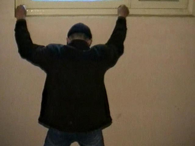 В Коми уголовник убил ребенка, сбросив его в мусоропровод во время обучения боевым приемам В Коми уголовник убил ребенка, сбросив его в мусоропровод во время обучения боевым приемам