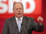 Один из основных кандидатов на пост канцлера Германии Пеер Штайнбрюк слишком резко отозвался о результатах выборов в Италии. На съезде своей партии социал-демократов он сказал, что "потрясен победой двух клоунов" на выборах в итальянский парламент