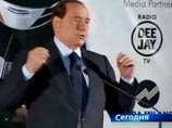 И главу правоцентристов Сильвио Берлускони, который, конечно, таковым не является. Последнего язвительный немец даже назвал "клоуном с повышенным тестостероном"