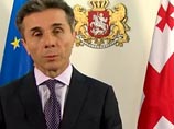 Между тем премьер-министр Грузии Бидзина Иванишвили на встрече с главными редакторами грузинских СМИ в среду сообщил, что не знает подробностей инцидента с Саакашвили. "К сожалению, я знаю об этом инциденте лишь из прессы. И это плохо