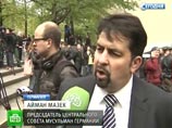 Основные претензии сводятся к тому, что, вместо того чтобы расследовать версию о причастности неонацистов к нападениям на мигрантов, немецкие стражи порядка посчитали, что за преступлениями стоят исламисты или мафия