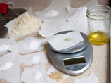 Молодой человек назвал свой продукт "сойлент". Этот белый порошок разводится обычной водой, и получается сладковатый напиток без запаха, хорошо утоляющий голод