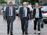 Он подчеркнул, что Тимошенко по-прежнему испытывает достаточно сильный страх, и это в значительной степени усложняет лечение. При этом Айнхойпл отметил, что немецкие врачи смогли побеседовать с Тимошенко без присутствия наблюдающего персонала