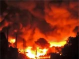 Перевозивший нефть поезд сошел с рельсов в Канаде и загорелся, сотни людей эвакуированы, огнем охвачена значительная часть города Ляк-Межантик (Lac-Mégantic)