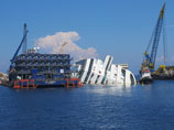 Итальянский круизный лайнер Costa Concordia затонул в Тирренском море близ острова Джильо у побережья итальянской области Тосканы в ночь на 14 января 2012 года