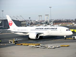 Через несколько дней стало известно о том, что самолет Boeing 787 Dreamliner авиакомпании Japan Airlines, вылетевший из Бостона в Токио, повернул назад после половины пути из-за выявленных неполадок