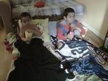 Оставшихся ночевать детей уложили в гостиной квартиры на втором этаже. Питон смог ночью выбраться из стеклянного террариума в зоомагазине. Змея по вентиляции проникла на второй этаж, заползла в комнату, где спали дети, и задушила Ноя и Коннора