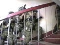 Полиция штурмом взяла квартиру убийцы, застрелившего жену из обреза Полиция штурмом взяла квартиру убийцы, застрелившего жену из обреза