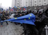 Мнения жителей Украины о присоединении страны к Европейскому союзу или Таможенному союзу разделились практически поровну, хотя за последние дни страну охватили массовые акции протеста - "евромайданы" - против отказа правительства от интеграции с Западом