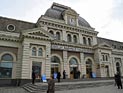 На Павелецком вокзале в Москве бомж перерезал горло иностранцу за сделанное замечание На Павелецком вокзале в Москве бомж перерезал горло иностранцу за сделанное замечание