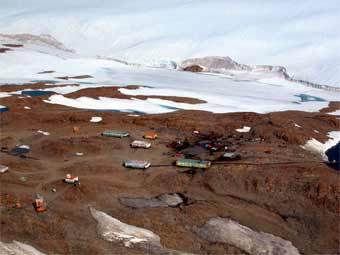 Станнция "Новолазаревская" в Антарктиде. Фото с сайта www.alpclub.ur.ru Станнция "Новолазаревская" в Антарктиде. Фото с сайта www.alpclub.ur.ru