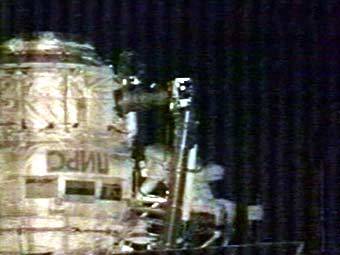 Космонавт в открытом космосе, кадр из эфира телеканала "Россия"