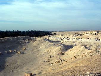 Зона раскопок в Ком аль-Ахмар, фото с сайта archaeoplan.com